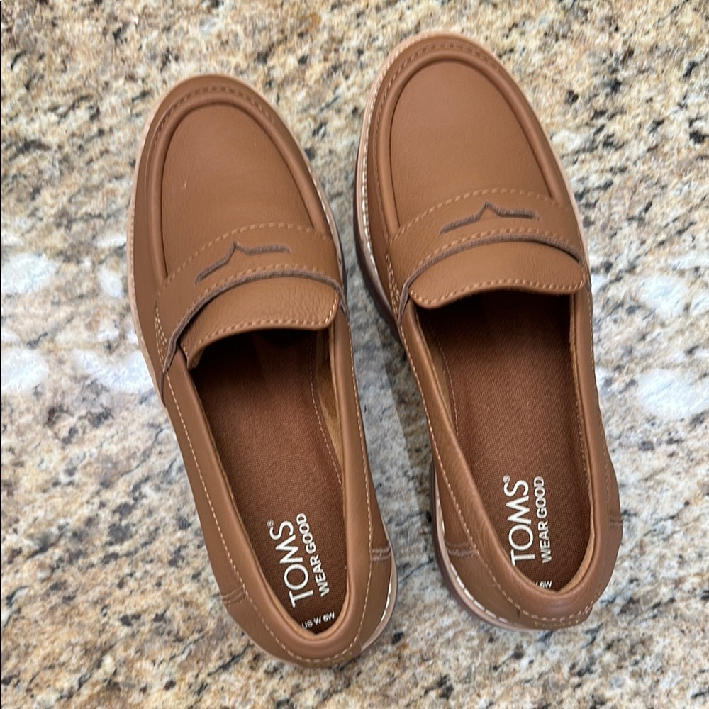TOMS Cara Tan Leather Loafer